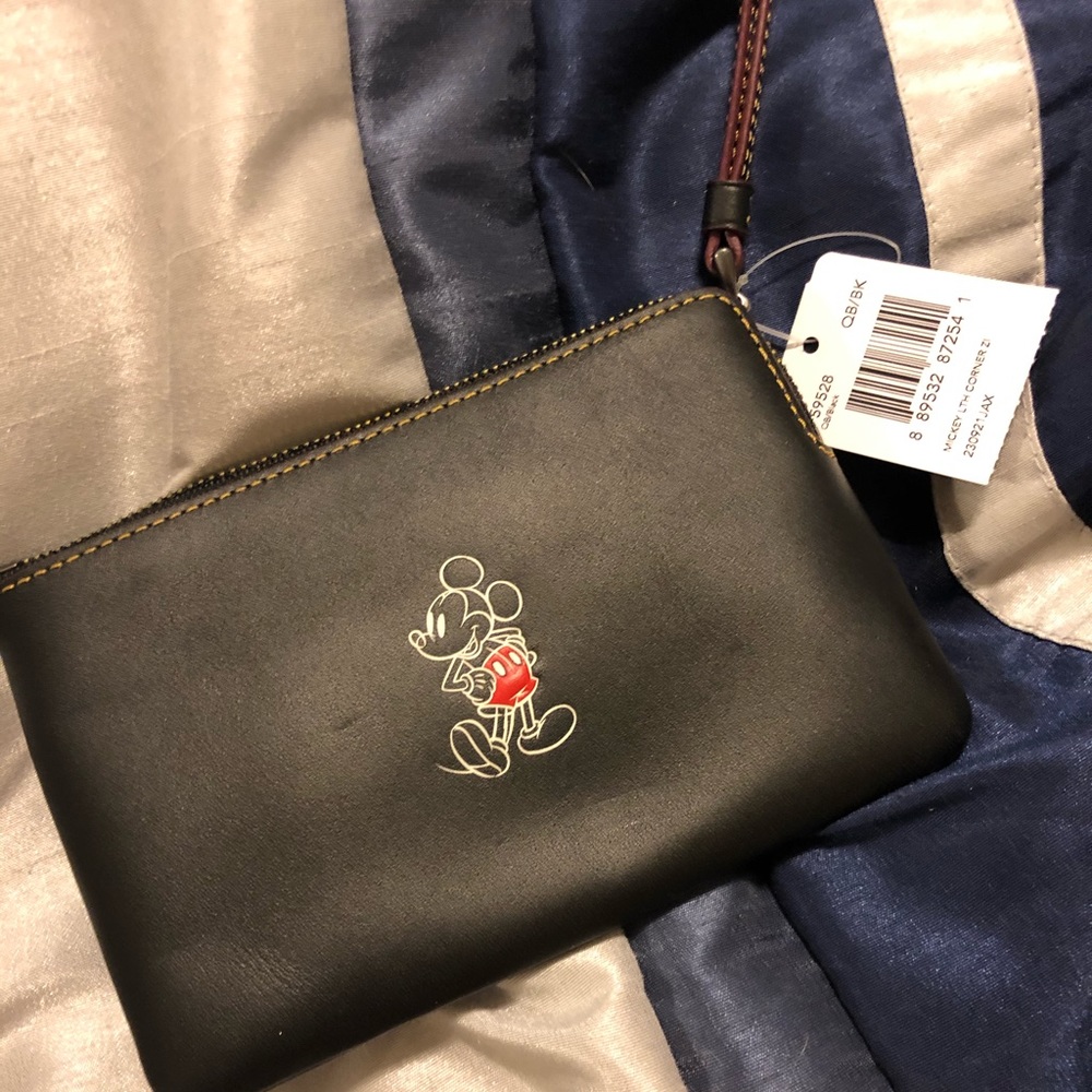 Coach wristlet. BRAND NEW!!!